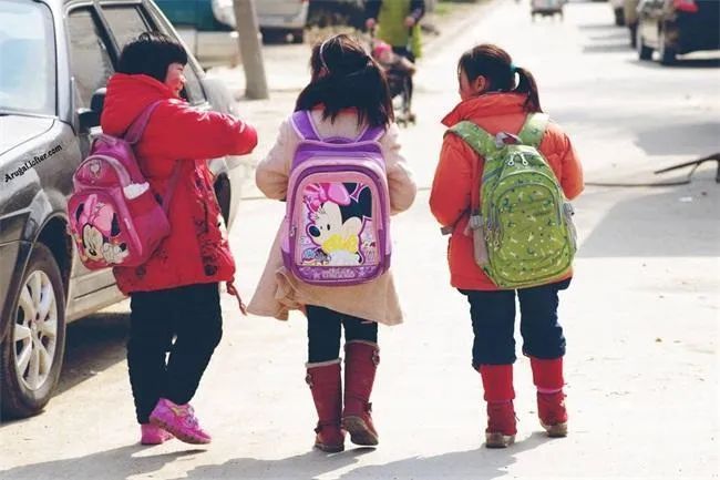 三孩政策失败?专家:想让年轻人放心生育,得先搬离“3座大山” 三孩政策失败?专家:想让年轻人放心生育,得先搬离“3座大山”