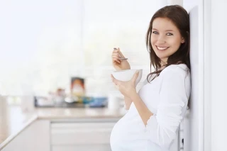 怀孕后蔬菜再营养，这2种蔬菜也要少吃，对孕妇和胎儿都不利