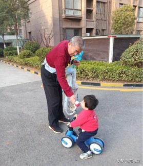 19年山东67岁大妈高龄产女,称工资过万不会麻烦子女,现状如何?