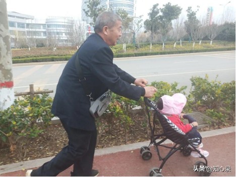 19年山东67岁大妈高龄产女,称工资过万不会麻烦子女,现状如何?