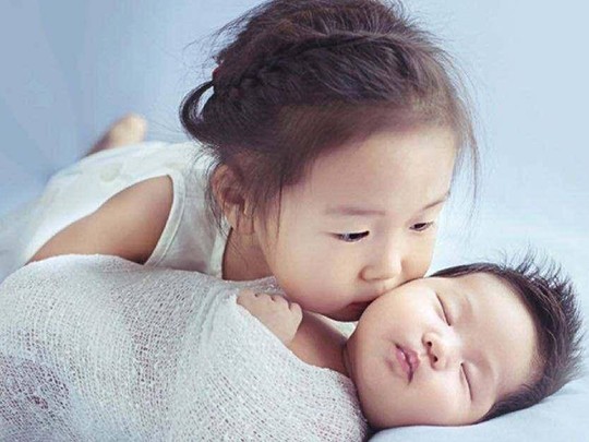 一辈子只生一个孩子的夫妻家庭，20年后会后悔没多生